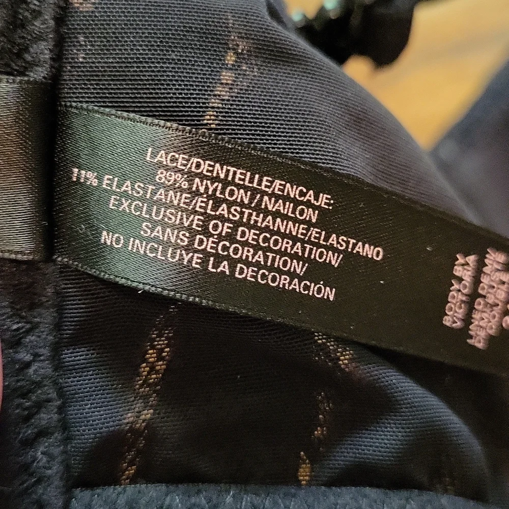 Victoria's Secret Bra - Picture 7 of 7